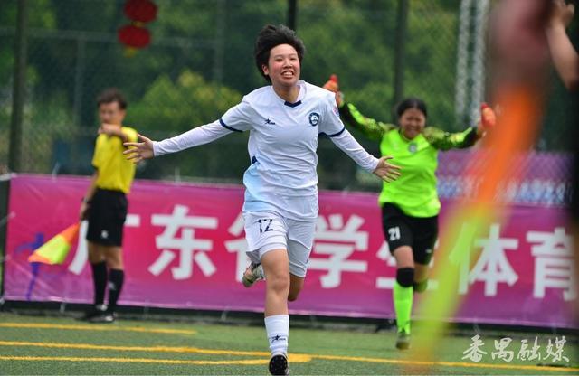 乐鱼官网进入-激发激情：女子足球比赛中的燃情时刻