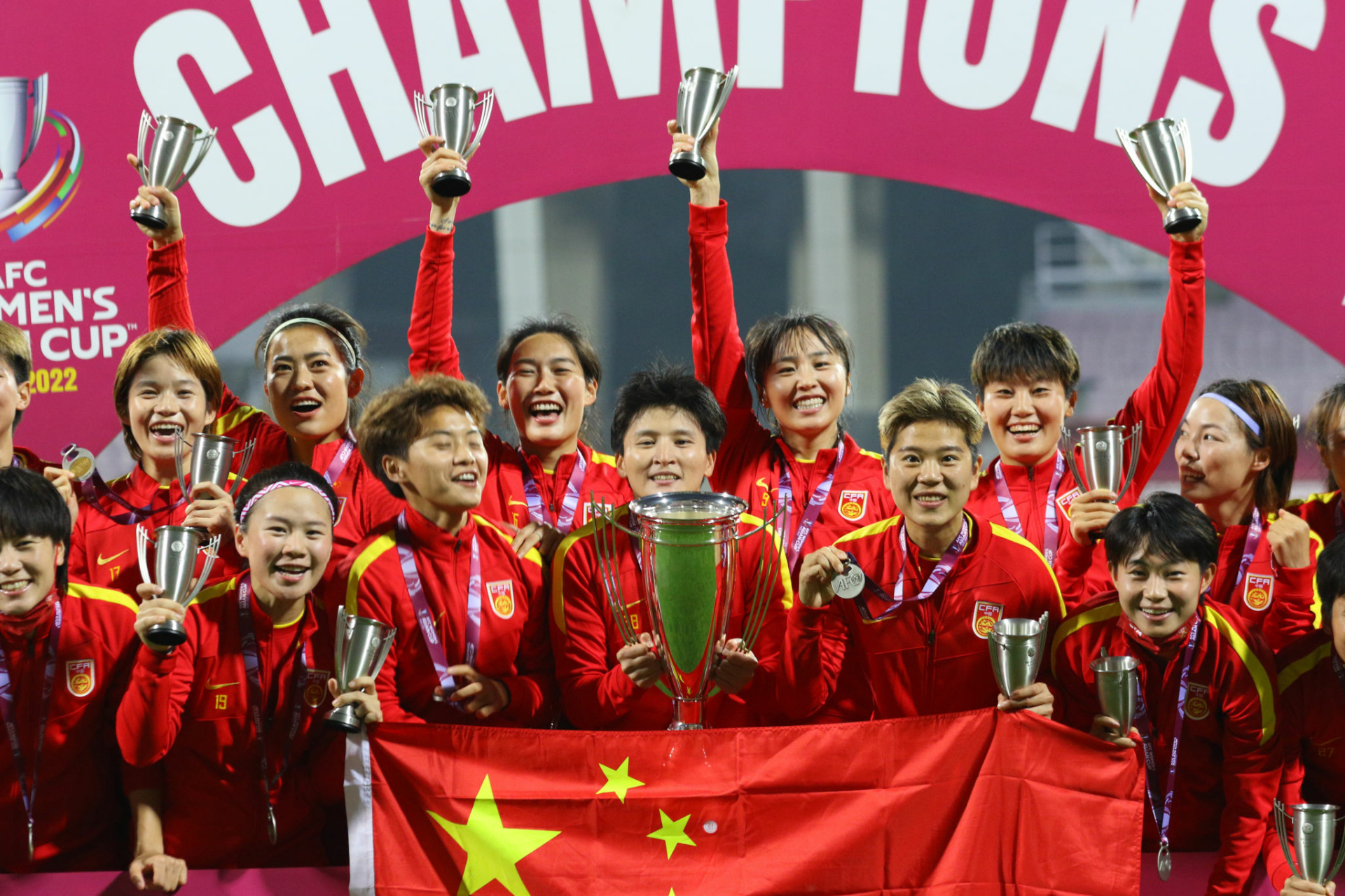 国际足球比赛中，中国女队夺得冠军