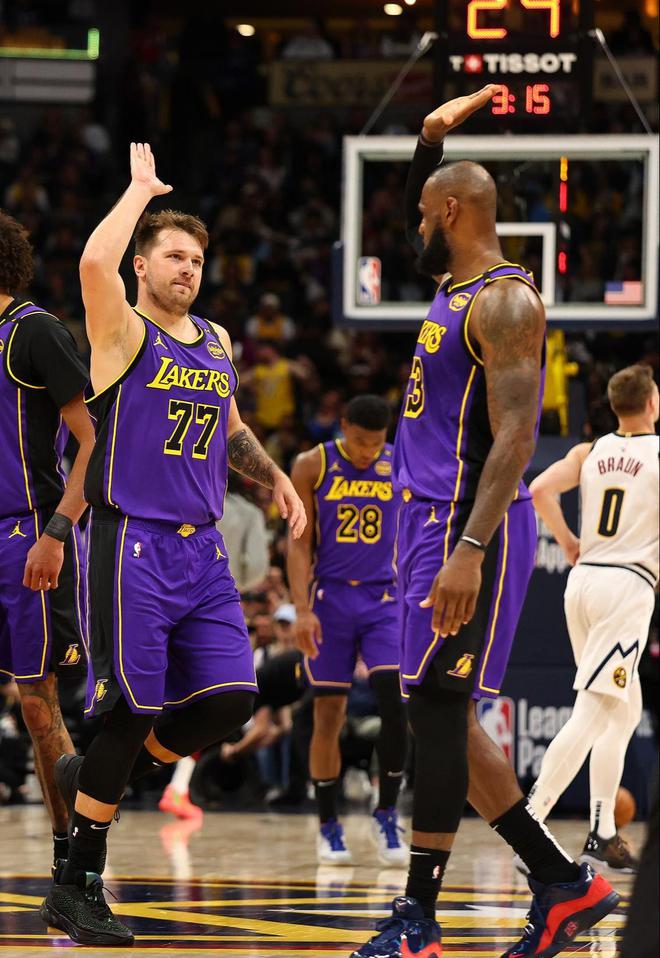 关于NBA西部决赛：湖人横扫快船队晋级总决赛的信息