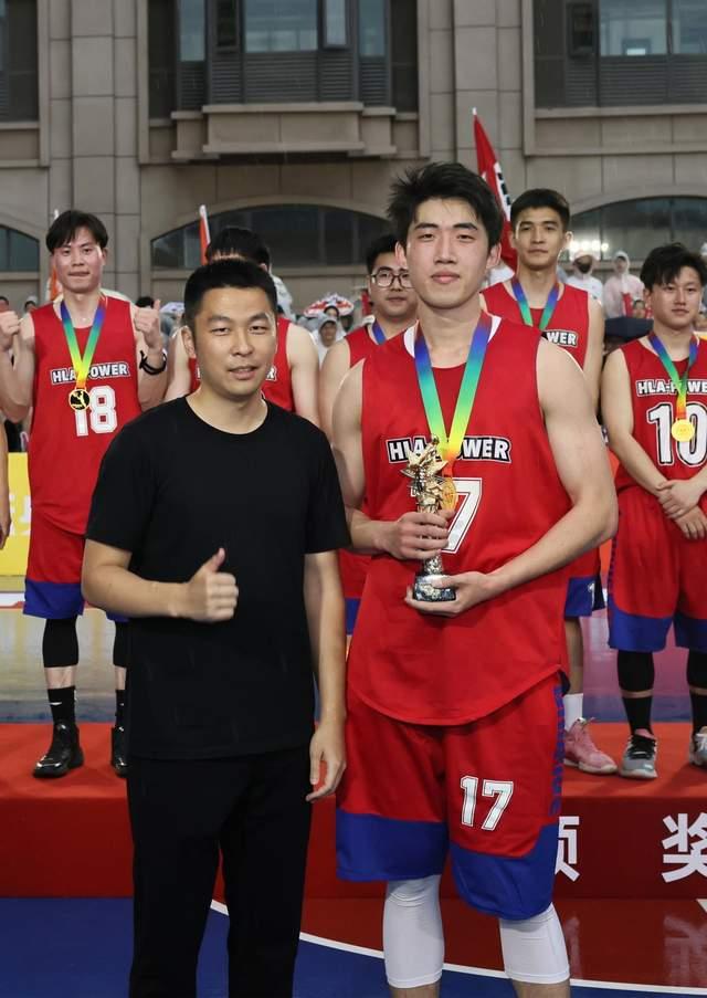 乐鱼平台-包含篮球职业联赛总决赛精彩打响，球员风采尽显的词条